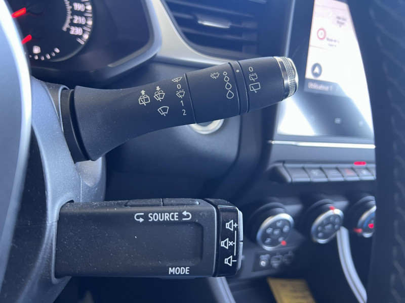 Photo 15 de l'offre de Renault Captur (2) Business Blue dCi 115 à 12990€ chez Carlyss automobiles Vitré