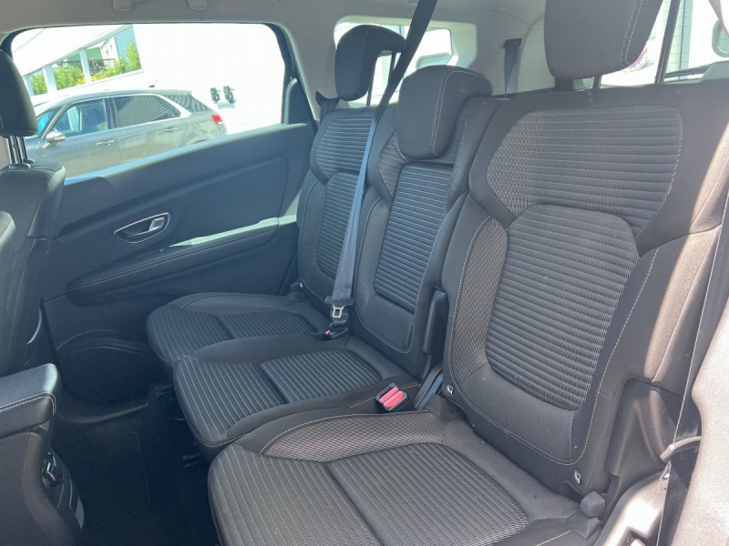 Photo 6 de l'offre de RENAULT Grand Scénic IV IV Business Blue dCi 120 à 14490€ chez Carlyss automobiles Vitré