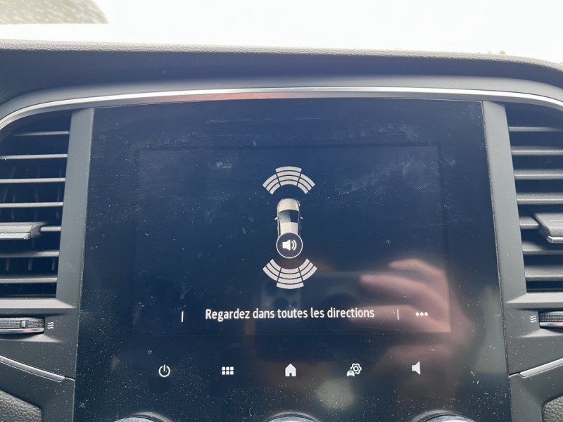 Photo 10 de l'offre de Renault Mégane Berline (4) Business TCe 115 FAP -21N à 15990€ chez Carlyss automobiles Vitré