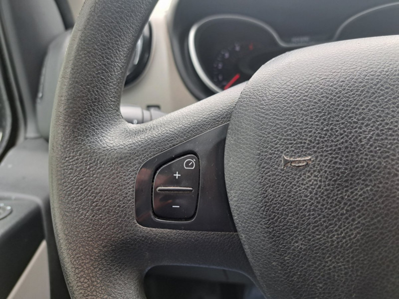 Photo 14 de l'offre de Renault Trafic (3) 14575 euros HT FG GCF L1H1 1000 dCi 120 E6 à 17490€ chez Carlyss automobiles Vitré