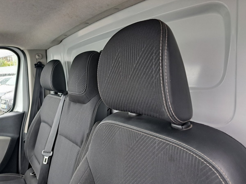 Photo 10 de l'offre de Renault Trafic (3) 14575 euros HT FG GCF L1H1 1000 dCi 120 E6 à 17490€ chez Carlyss automobiles Vitré