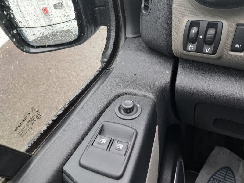 Photo 16 de l'offre de Renault Trafic (3) 14575 euros HT FG GCF L1H1 1000 dCi 120 E6 à 17490€ chez Carlyss automobiles Vitré