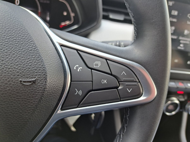 Photo 19 de l'offre de RENAULT Clio (5) Evolution E-Tech hybride 145 à 15990€ chez Carlyss automobiles Vitré