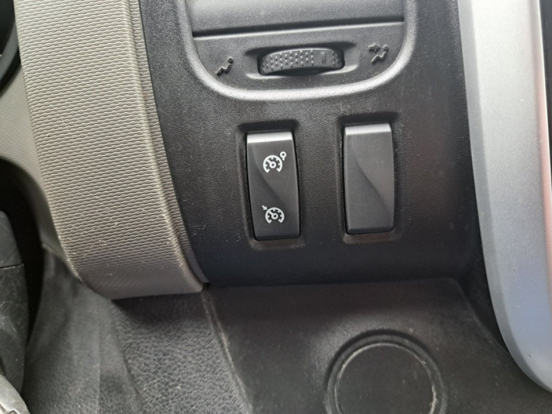 Photo 17 de l'offre de Renault Trafic (3) 14575 euros HT FG GCF L1H1 1000 dCi 120 E6 à 17490€ chez Carlyss automobiles Vitré