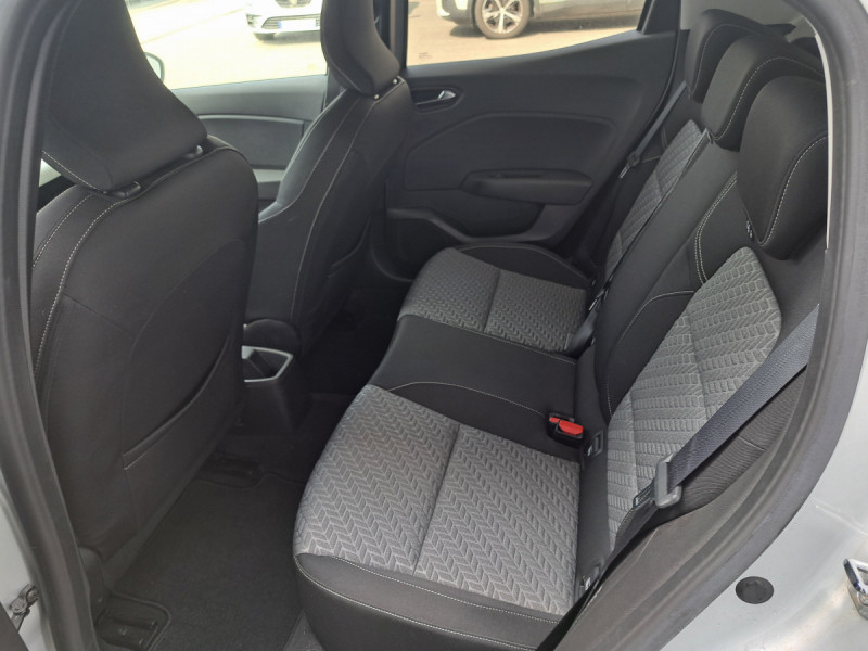 Photo 7 de l'offre de RENAULT Clio (5) Evolution E-Tech hybride 145 à 15990€ chez Carlyss automobiles Vitré