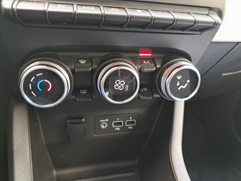 Photo 15 de l'offre de RENAULT Clio (5) Evolution E-Tech hybride 145 à 15990€ chez Carlyss automobiles Vitré