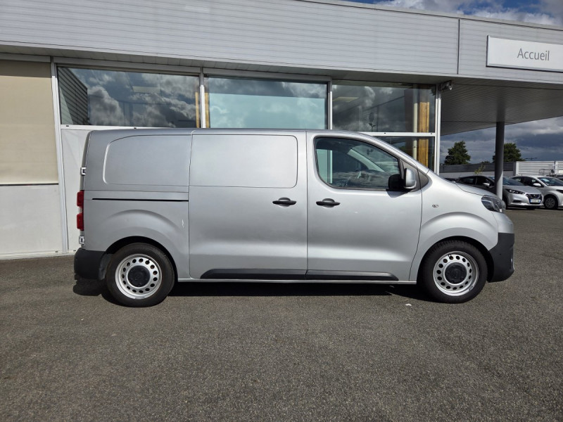 Photo 3 de l'offre de Toyota Proace (2) 15658 euros HT MEDIUM 115 D-4D BUSINESS à 18790€ chez Carlyss automobiles Vitré