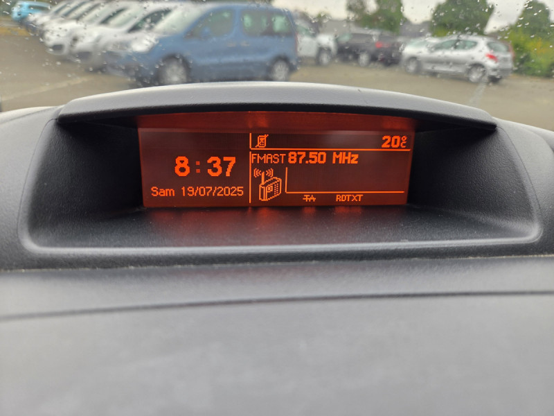 Photo 10 de l'offre de Citroën Berlingo Multispace (2) BlueHDi 100 S&S ETG6 Feel à 13990€ chez Carlyss automobiles Vitré