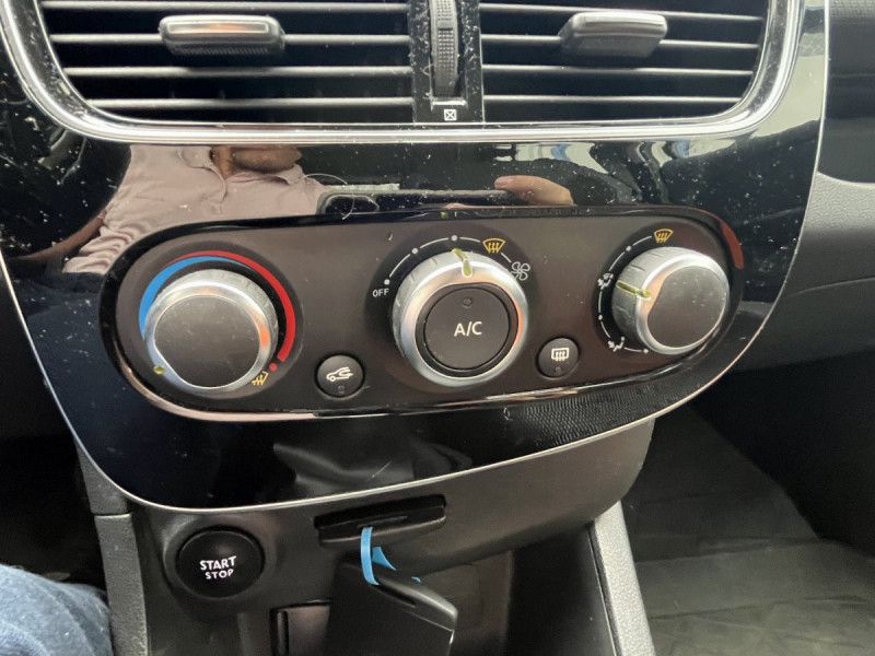 Photo 14 de l'offre de Renault Clio Estate (4) Business dCi 90 à 11990€ chez Carlyss automobiles Vitré