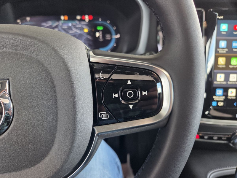 Photo 23 de l'offre de Volvo V60 (2) T6 AWD Hybride rechargeable 253 ch + 145 ch Geartronic 8 Plus Dark à 49990€ chez Carlyss automobiles Vitré