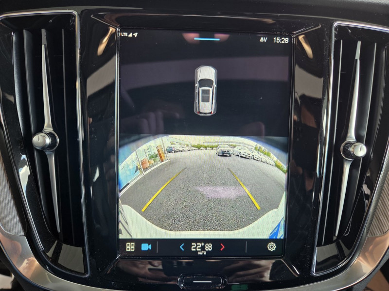 Photo 12 de l'offre de Volvo V60 (2) T6 AWD Hybride rechargeable 253 ch + 145 ch Geartronic 8 Plus Dark à 49990€ chez Carlyss automobiles Vitré