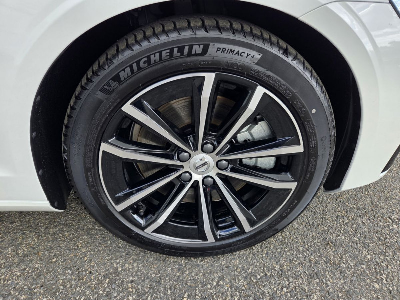 Photo 7 de l'offre de Volvo V60 (2) T6 AWD Hybride rechargeable 253 ch + 145 ch Geartronic 8 Plus Dark à 49990€ chez Carlyss automobiles Vitré