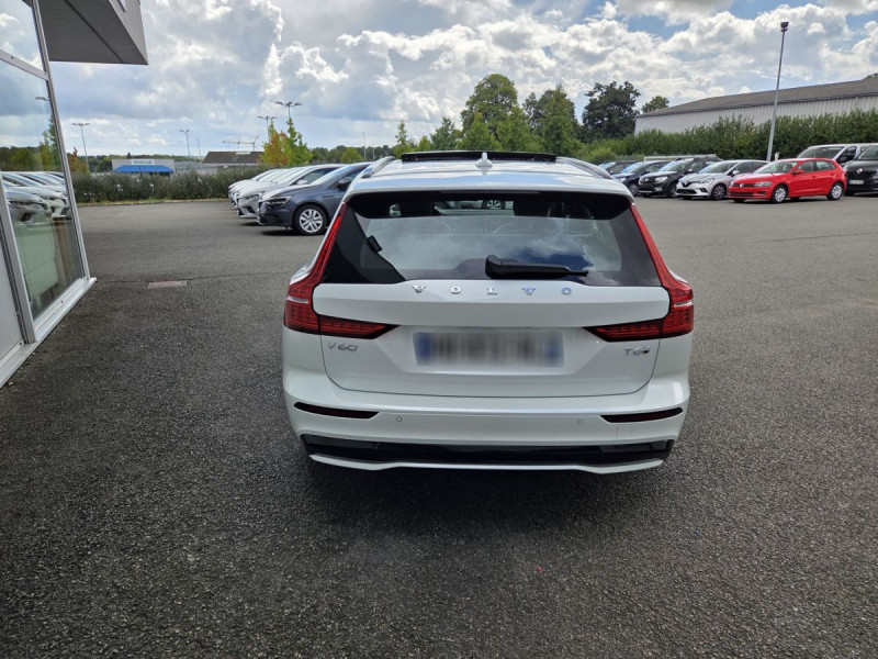 Photo 4 de l'offre de Volvo V60 (2) T6 AWD Hybride rechargeable 253 ch + 145 ch Geartronic 8 Plus Dark à 49990€ chez Carlyss automobiles Vitré
