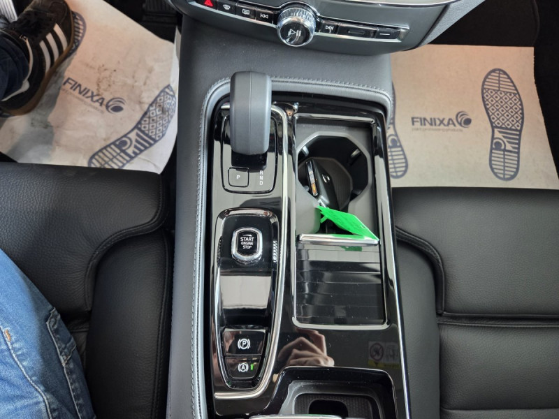 Photo 21 de l'offre de Volvo V60 (2) T6 AWD Hybride rechargeable 253 ch + 145 ch Geartronic 8 Plus Dark à 49990€ chez Carlyss automobiles Vitré