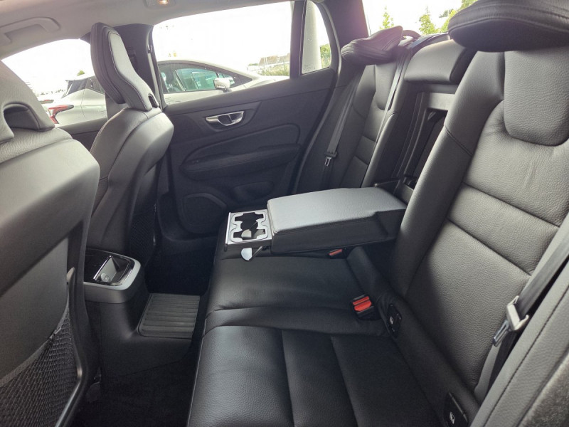 Photo 11 de l'offre de Volvo V60 (2) T6 AWD Hybride rechargeable 253 ch + 145 ch Geartronic 8 Plus Dark à 49990€ chez Carlyss automobiles Vitré