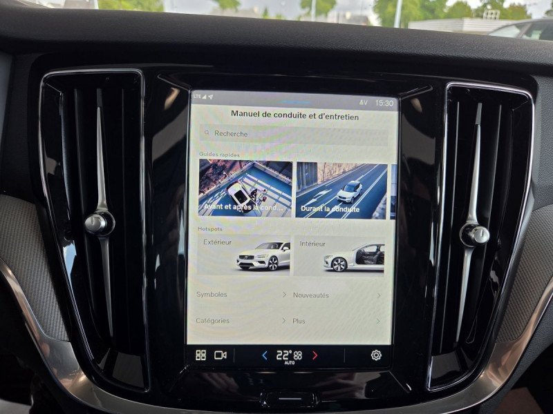 Photo 20 de l'offre de Volvo V60 (2) T6 AWD Hybride rechargeable 253 ch + 145 ch Geartronic 8 Plus Dark à 49990€ chez Carlyss automobiles Vitré