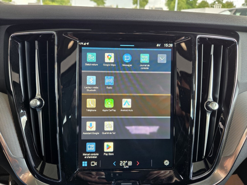 Photo 13 de l'offre de Volvo V60 (2) T6 AWD Hybride rechargeable 253 ch + 145 ch Geartronic 8 Plus Dark à 49990€ chez Carlyss automobiles Vitré