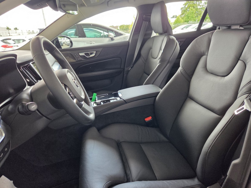 Photo 10 de l'offre de Volvo V60 (2) T6 AWD Hybride rechargeable 253 ch + 145 ch Geartronic 8 Plus Dark à 49990€ chez Carlyss automobiles Vitré
