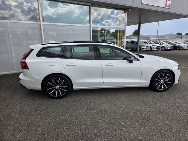 Photo 6 de l'offre de Volvo V60 (2) T6 AWD Hybride rechargeable 253 ch + 145 ch Geartronic 8 Plus Dark à 49990€ chez Carlyss automobiles Vitré