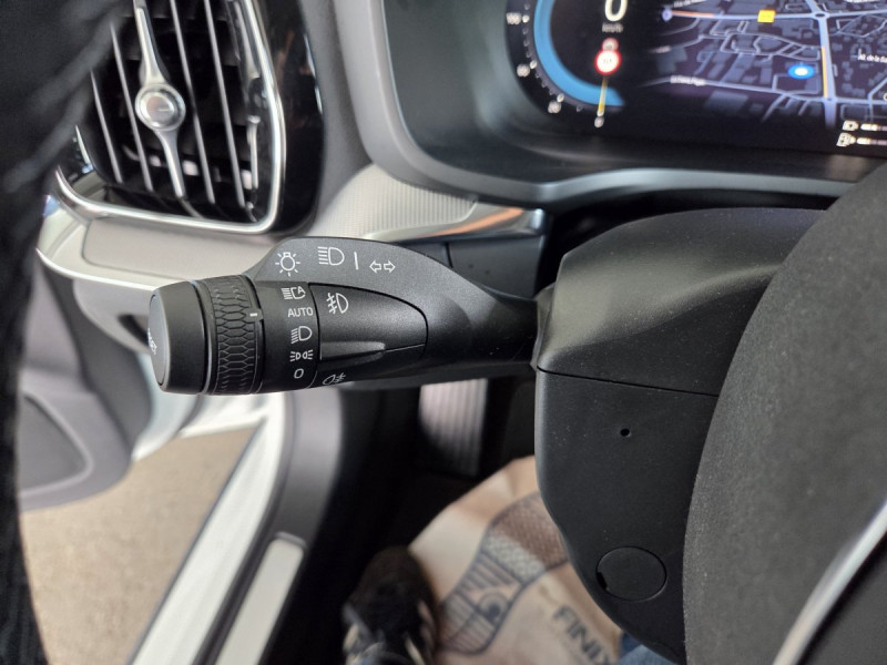 Photo 24 de l'offre de Volvo V60 (2) T6 AWD Hybride rechargeable 253 ch + 145 ch Geartronic 8 Plus Dark à 49990€ chez Carlyss automobiles Vitré