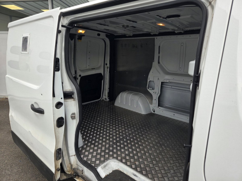 Photo 6 de l'offre de Renault Trafic (3) 13325 euros HT Fourgon Conf+ L1H1 1000 Ener dCi 120 à 15990€ chez Carlyss automobiles Vitré