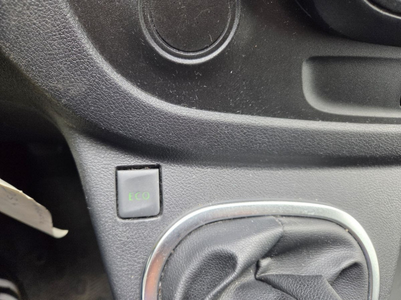 Photo 16 de l'offre de Renault Trafic (3) 13325 euros HT Fourgon Conf+ L1H1 1000 Ener dCi 120 à 15990€ chez Carlyss automobiles Vitré