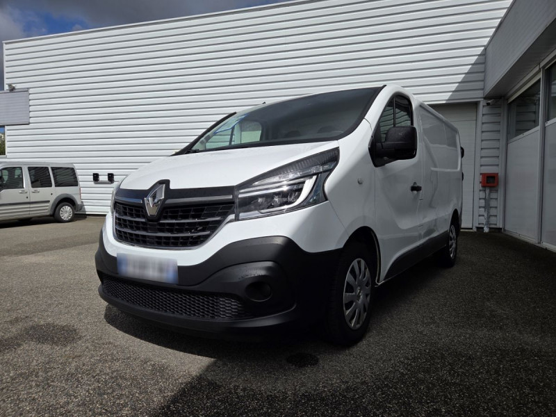 Photo 3 de l'offre de Renault Trafic (3) 13325 euros HT Fourgon Conf+ L1H1 1000 Ener dCi 120 à 15990€ chez Carlyss automobiles Vitré