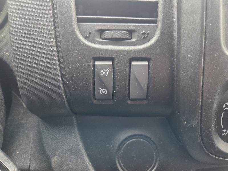 Photo 12 de l'offre de Renault Trafic (3) 13325 euros HT Fourgon Conf+ L1H1 1000 Ener dCi 120 à 15990€ chez Carlyss automobiles Vitré