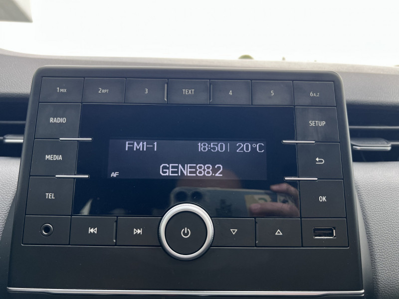 Photo 9 de l'offre de Renault Clio Société (5) 8158 euros HT Air Blue dCi 85 à 9790€ chez Carlyss automobiles Vitré