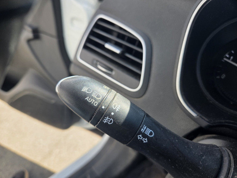 Photo 15 de l'offre de Renault Mégane Société (4) Air Nav 2P Energy dCi 90 à 7490€ chez Carlyss automobiles Vitré