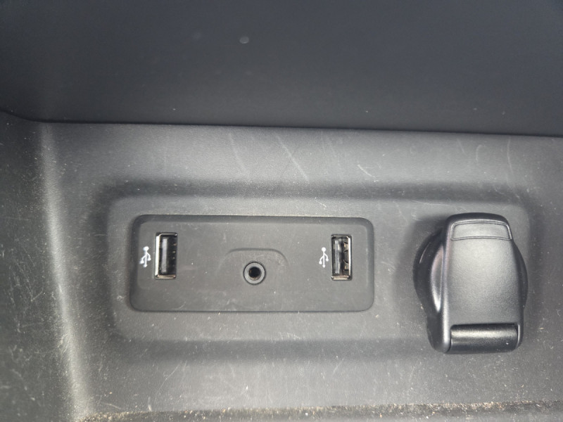 Photo 13 de l'offre de Renault Mégane Société (4) Air Nav 2P Energy dCi 90 à 7490€ chez Carlyss automobiles Vitré