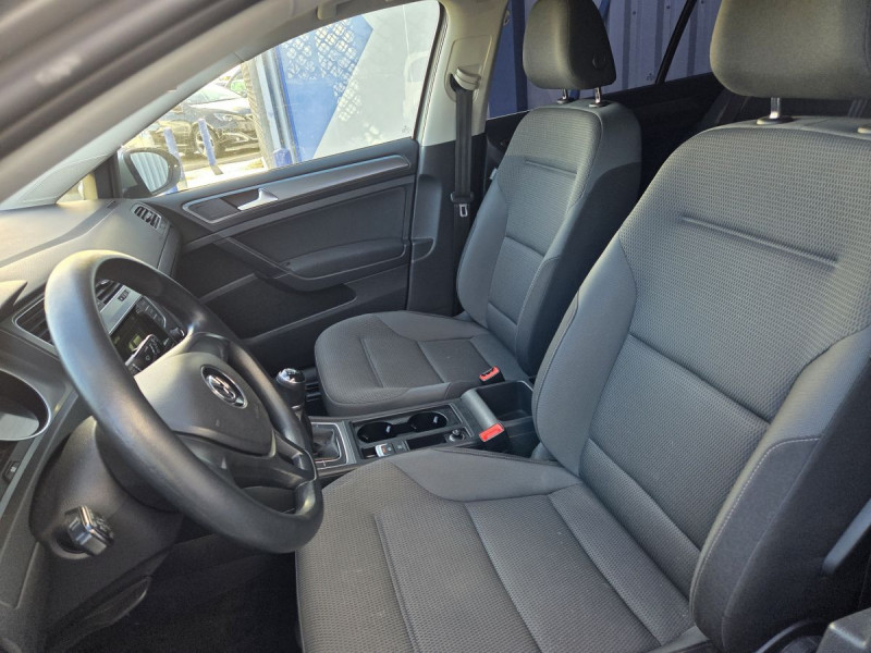 Photo 6 de l'offre de VOLKSWAGEN Golf (7) 1.6 TDI 105 BVM5 Trendline à 11990€ chez Carlyss automobiles Vitré
