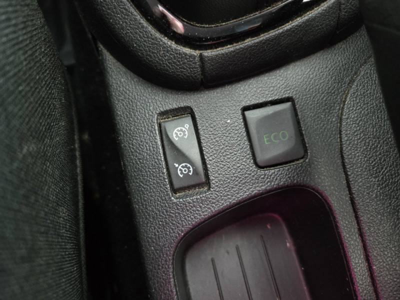 Photo 12 de l'offre de Renault Clio Estate (4) Business dCi 90 à 11290€ chez Carlyss automobiles Vitré