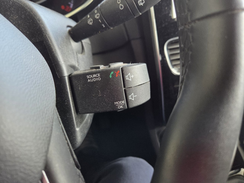 Photo 16 de l'offre de Renault Clio Estate (4) Business dCi 90 à 11290€ chez Carlyss automobiles Vitré