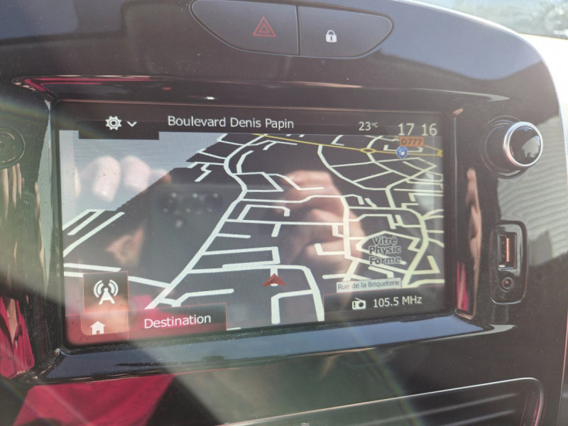 Photo 9 de l'offre de Renault Clio Estate (4) Business dCi 90 à 11290€ chez Carlyss automobiles Vitré