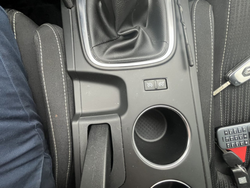 Photo 15 de l'offre de Renault Mégane Estate (4) Zen Energy dCi 130 à 13790€ chez Carlyss automobiles Vitré