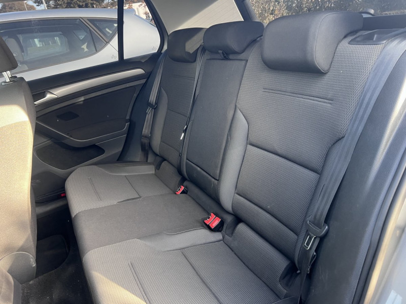 Photo 7 de l'offre de VOLKSWAGEN Golf (7) 1.6 TDI 105 BVM5 Trendline à 11990€ chez Carlyss automobiles Vitré