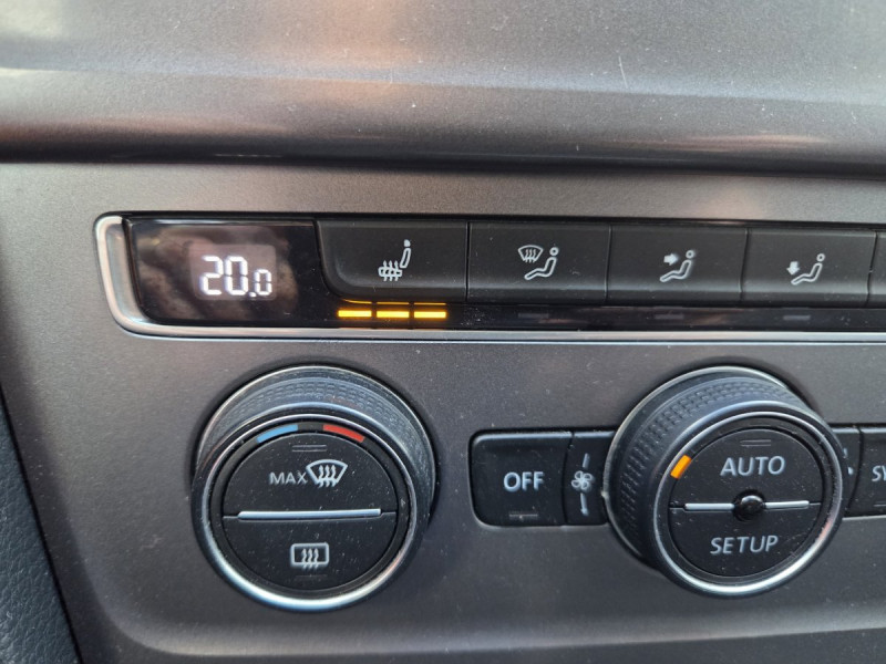 Photo 15 de l'offre de VOLKSWAGEN Golf (7) 1.6 TDI 105 BVM5 Trendline à 11990€ chez Carlyss automobiles Vitré