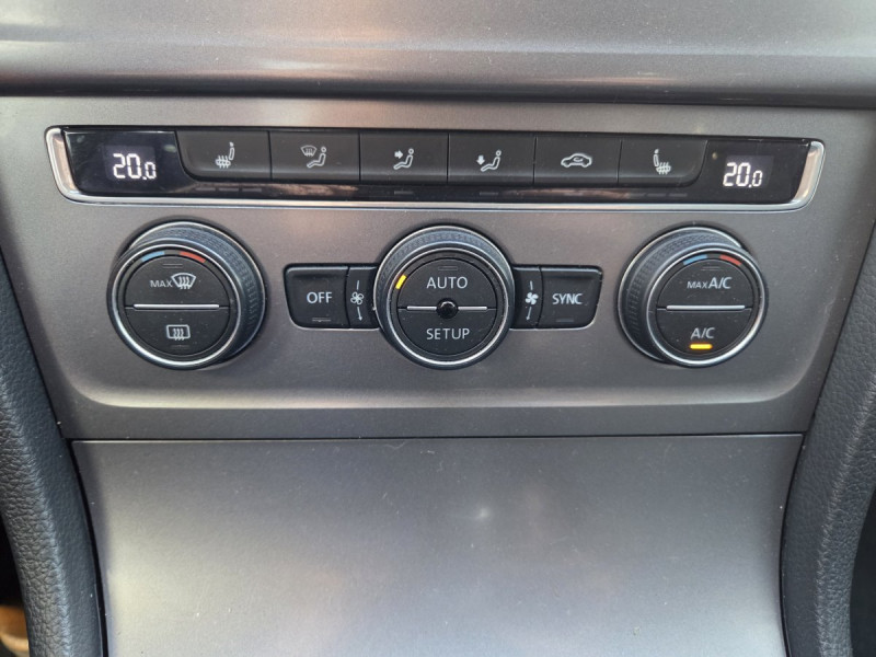 Photo 14 de l'offre de VOLKSWAGEN Golf (7) 1.6 TDI 105 BVM5 Trendline à 11990€ chez Carlyss automobiles Vitré