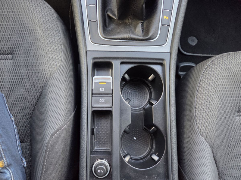 Photo 16 de l'offre de VOLKSWAGEN Golf (7) 1.6 TDI 105 BVM5 Trendline à 11990€ chez Carlyss automobiles Vitré