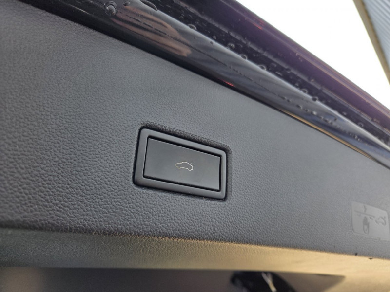 Photo 16 de l'offre de VOLKSWAGEN T-Roc 1.6 TDI 115 LOUNGE BUSINESS 2 places à 14990€ chez Carlyss automobiles Vitré