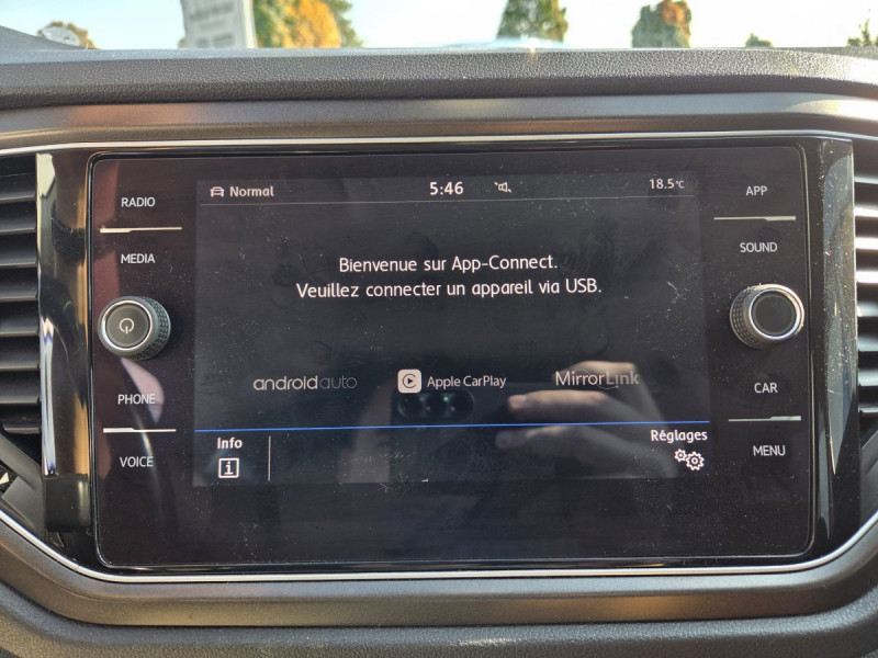 Photo 11 de l'offre de VOLKSWAGEN T-Roc 1.6 TDI 115 LOUNGE BUSINESS 2 places à 14990€ chez Carlyss automobiles Vitré