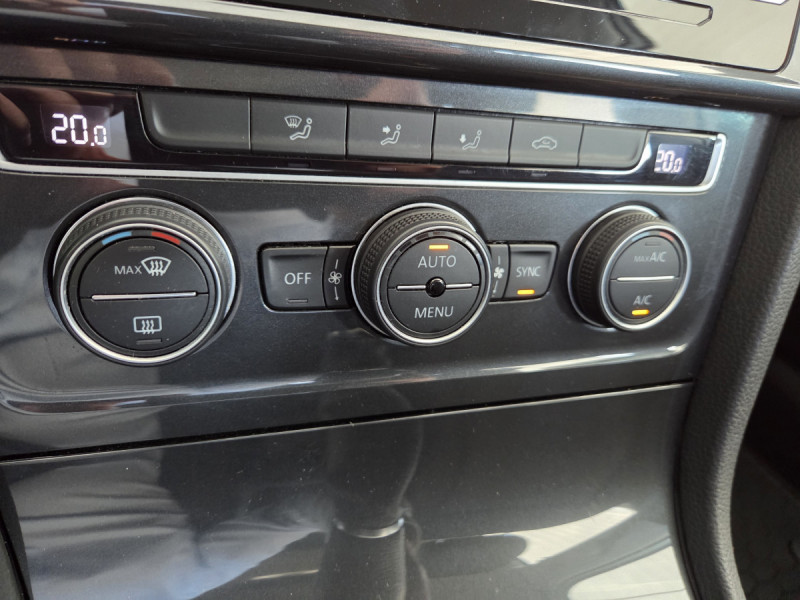 Photo 14 de l'offre de VOLKSWAGEN Golf (7) 1.6 TDI 115 BVM5 Trendline à 15790€ chez Carlyss automobiles Vitré