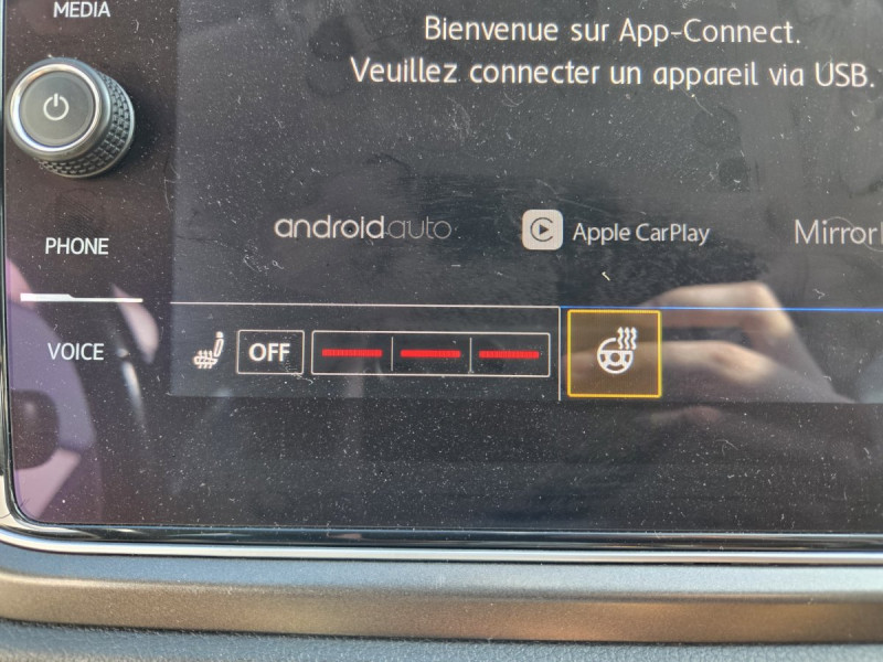 Photo 12 de l'offre de VOLKSWAGEN T-Roc 1.6 TDI 115 LOUNGE BUSINESS 2 places à 14990€ chez Carlyss automobiles Vitré