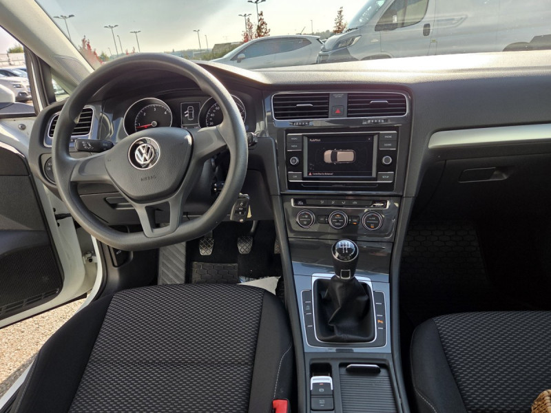 Photo 9 de l'offre de VOLKSWAGEN Golf (7) 1.6 TDI 115 BVM5 Trendline à 15790€ chez Carlyss automobiles Vitré