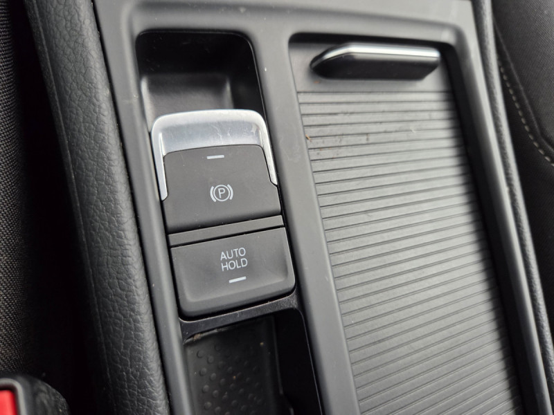 Photo 15 de l'offre de VOLKSWAGEN Golf (7) 1.6 TDI 115 BVM5 Trendline à 15790€ chez Carlyss automobiles Vitré