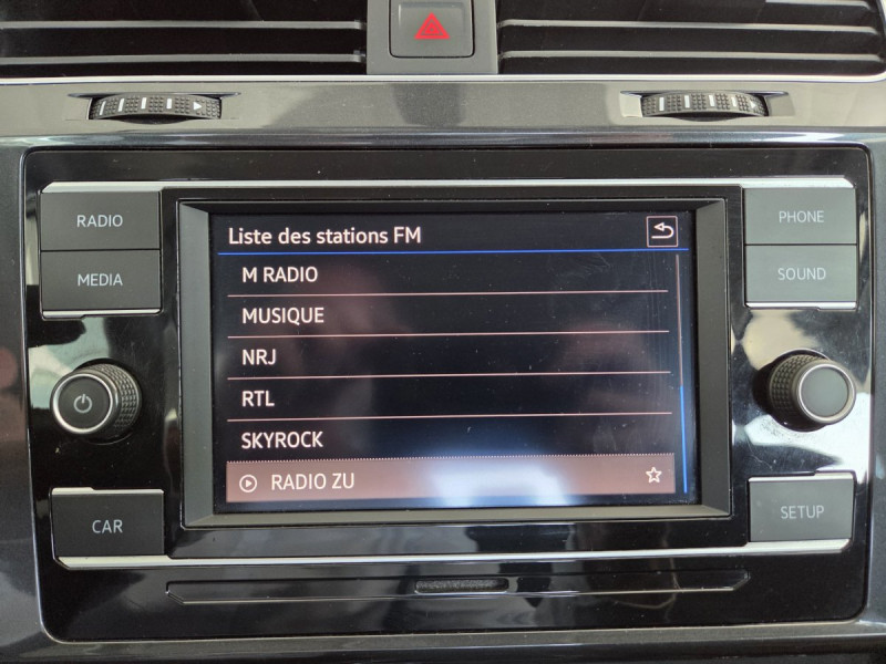 Photo 12 de l'offre de VOLKSWAGEN Golf (7) 1.6 TDI 115 BVM5 Trendline à 15790€ chez Carlyss automobiles Vitré