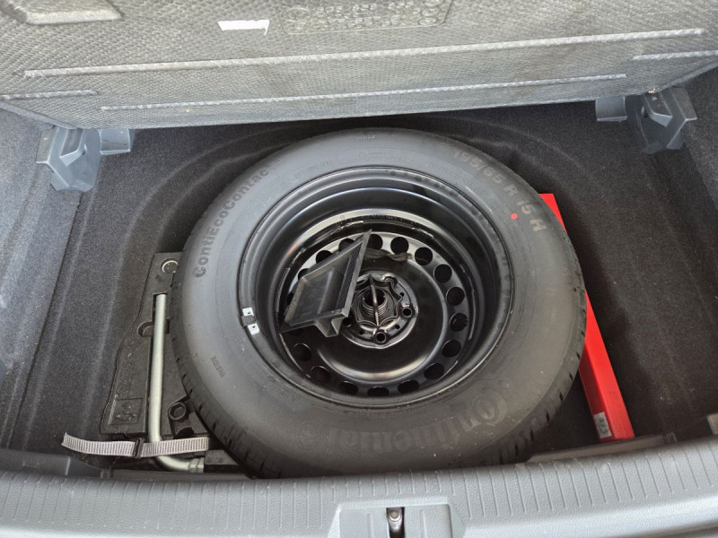 Photo 19 de l'offre de VOLKSWAGEN Golf (7) 1.6 TDI 115 BVM5 Trendline à 15790€ chez Carlyss automobiles Vitré