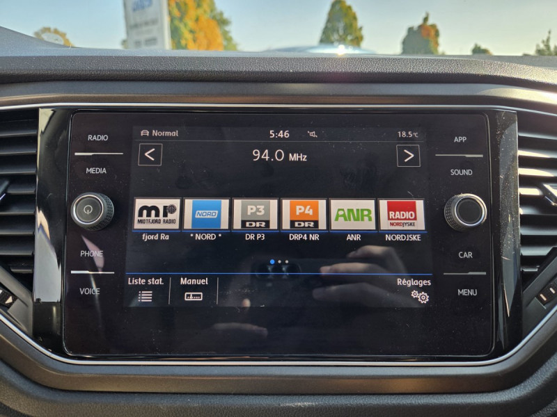 Photo 9 de l'offre de VOLKSWAGEN T-Roc 1.6 TDI 115 LOUNGE BUSINESS 2 places à 14990€ chez Carlyss automobiles Vitré