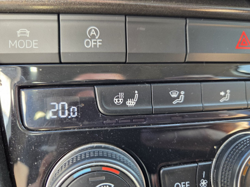 Photo 13 de l'offre de VOLKSWAGEN T-Roc 1.6 TDI 115 LOUNGE BUSINESS 2 places à 14990€ chez Carlyss automobiles Vitré